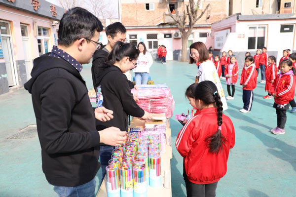 慧算账爱心公益走进东方红小学，积极践行社会责任